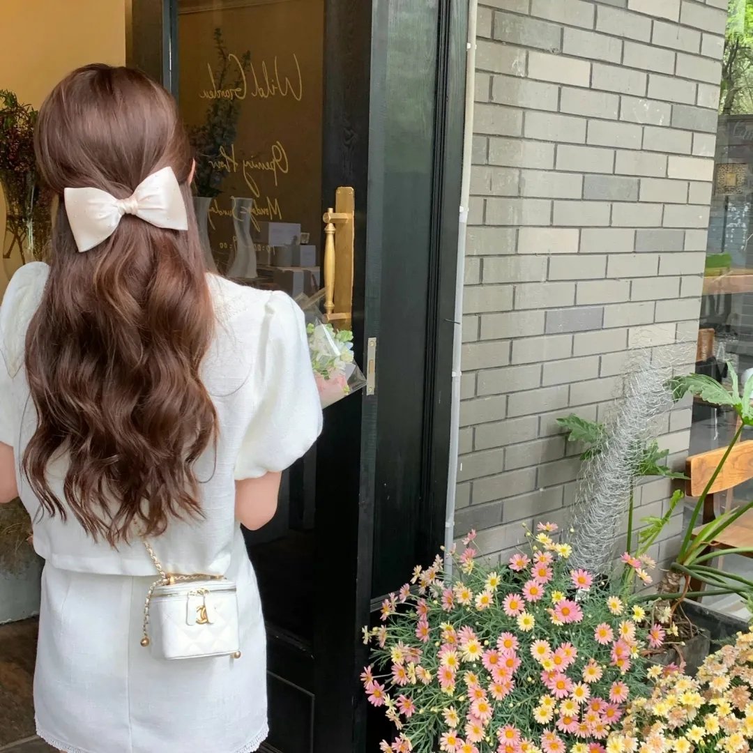 我才不要和人类恋爱呢